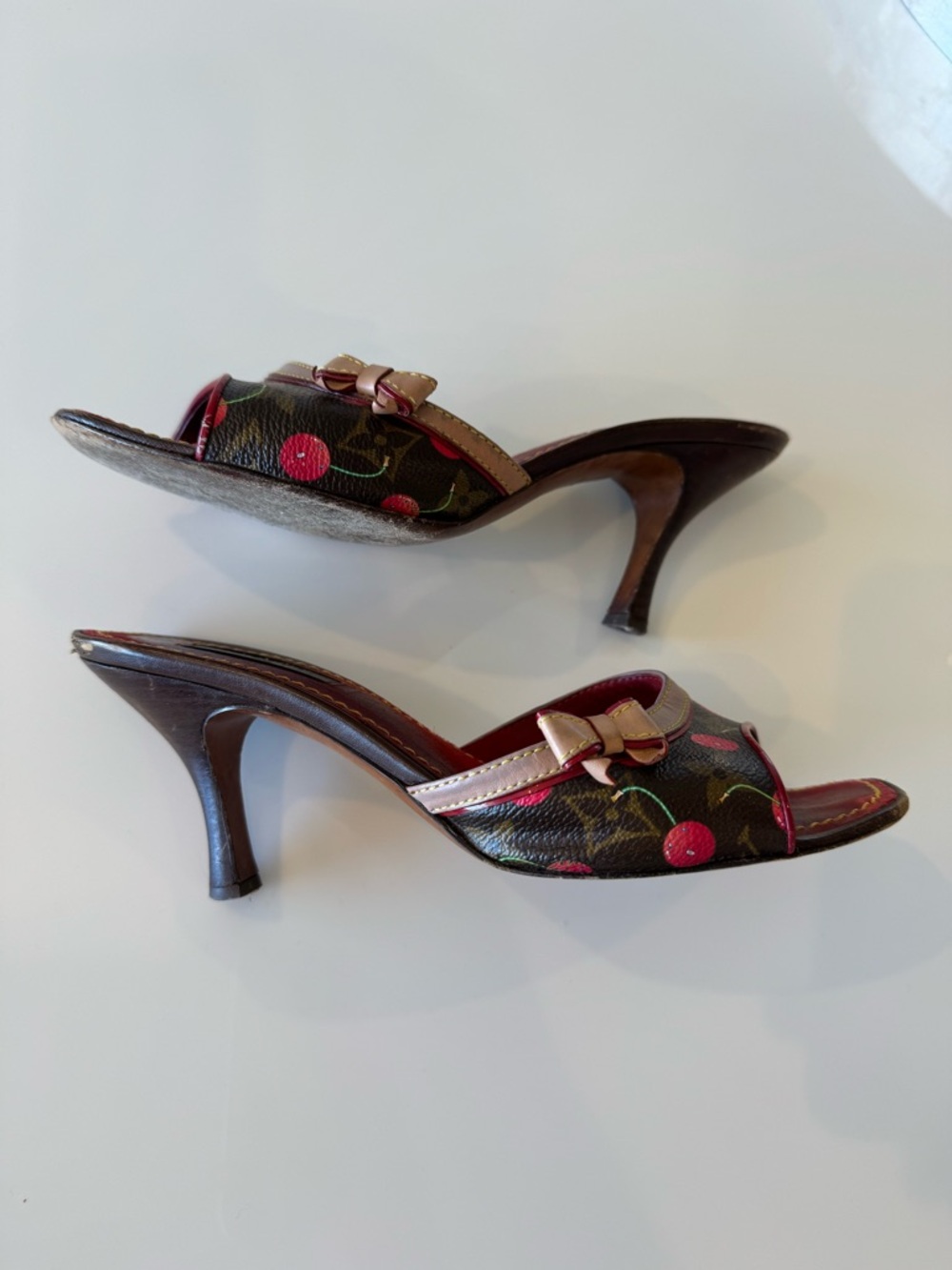 Louis Vuitton Vintage SS 2005 Brown Leather Monogram Cherry Bow Heels EU 37 - Picture 2 of 6